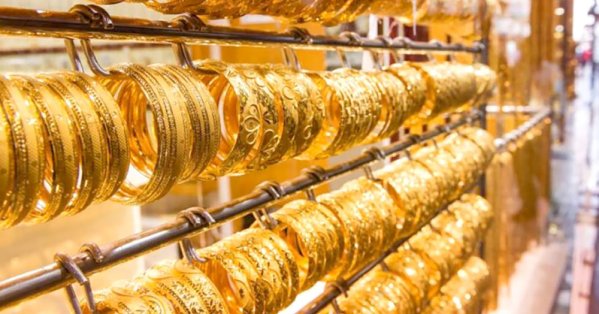 الذهب يتقلب بين التوترات الجيوسياسية وضغوط الاقتصاد