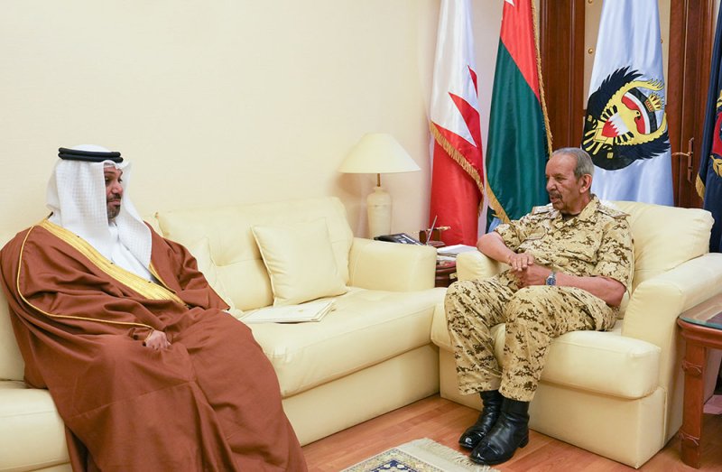 القائد العام لقوة دفاع البحرين يستقبل وزير المالية والاقتصاد الوطني