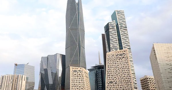 رؤية السعودية 2030.. الصندوق السيادي من ممول إلى قاطرة للاستثمار