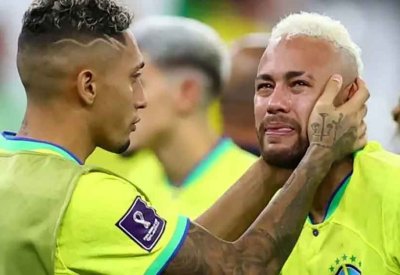 نجم البرازيل يهاجم نيمار: "دجاجة مذبوحة" في كأس العالم
