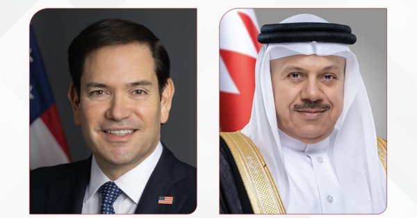 وزير الخارجية يجري اتصالًا هاتفيًا مع وزير الخارجية الأمريكي