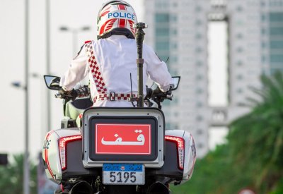 “المرور”: مبادرة لتزويد الدراجات المصاحبة للمواكب الرسمية بـ “اللوحات الإلكترونية”