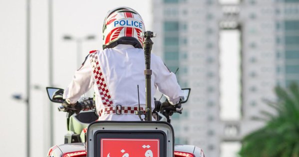 “المرور”: مبادرة لتزويد الدراجات المصاحبة للمواكب الرسمية بـ “اللوحات الإلكترونية”