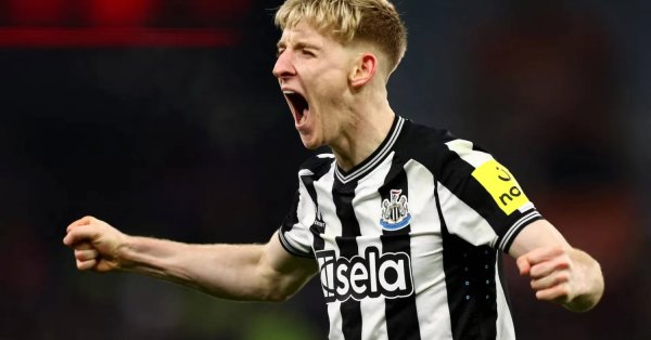 برشلونة ينافس بايرن على ضم أنتوني جوردون لاعب نيوكاسل