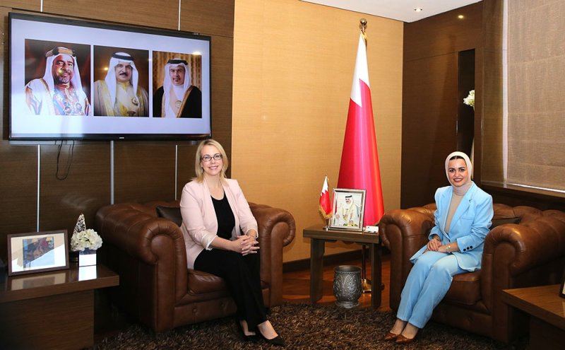 وزيرة شؤون الشباب تستقبل سفيرة الولايات المتحدة الأمريكية لدى مملكة البحرين