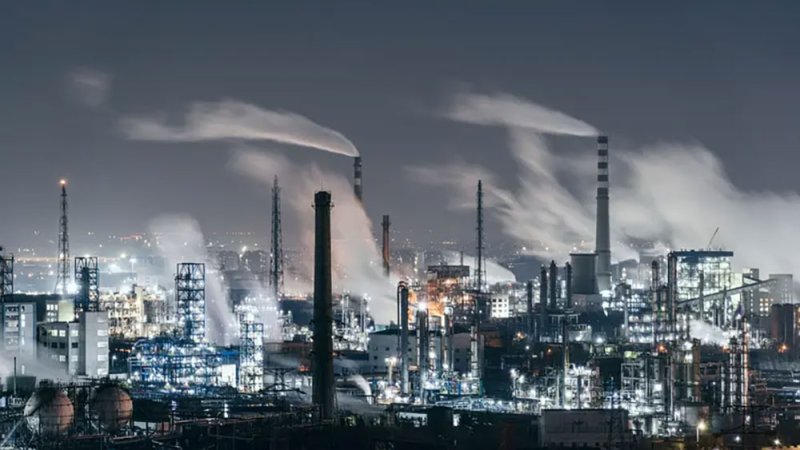 الصين تطالب البنوك بعدم منح قروض جديدة لمصافي النفط الخاضعة لعقوبات أميركية