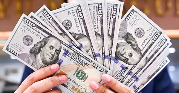 تراجع الدولار وسط توترات الخليج