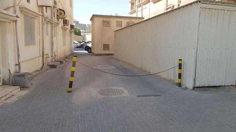 استحواذات غير قانونية على المواقف بإسكان المحرق.. ومخاوف من خلافات بين الجيران
