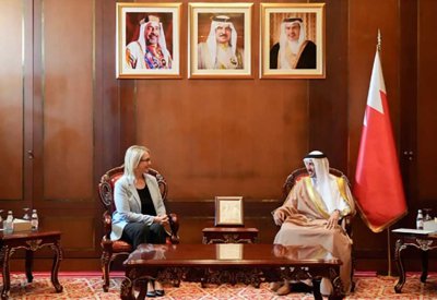 رئيس مجلس أمناء مركز الملك حمد العالمي للتعايش والتسامح يستقبل السفيرة الأميركية لدى البحرين