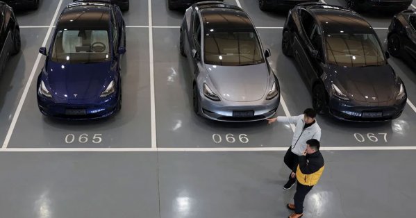 اكتشاف مشاكل في "تسلا" واستدعاء أكثر من 200 ألف سيارة 