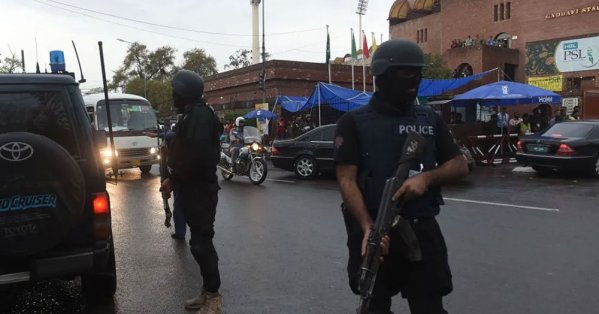 باكستان.. مقتل 12 بهجوم بسيارة مفخخة استهدف نقطة تفتيش