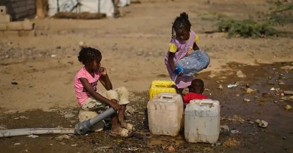 العطش يضرب مدناً سودانية.. وسكانها يلجؤون لمصادر مياه غير آمنة