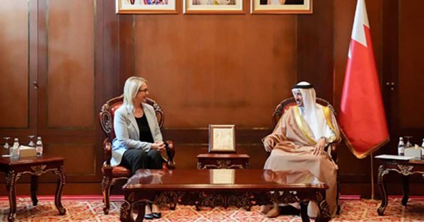 رئيس مجلس أمناء مركز الملك حمد العالمي للتعايش والتسامح يستقبل السفيرة الأميركية لدى البحرين 