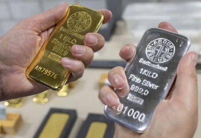 الذهب ينخفض متأثراً بمخاوف التضخم مع تعثر محادثات أميركا وإيران