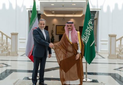 عراقجي والأمير فيصل بن فرحان يبحثان التطورات الدبلوماسية