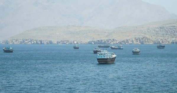 واشنطن تتسلم رد طهران على خطة ترامب.. وترقب لحركة المرور في مضيق هرمز