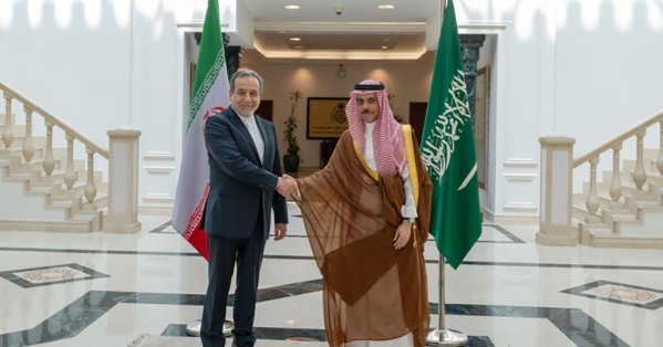 عراقجي والأمير فيصل بن فرحان يبحثان التطورات الدبلوماسية 
