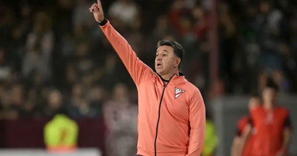 خوليو سيزار للنصر: احذروا الهلال.. الموهبة لا تكفي أمامه 