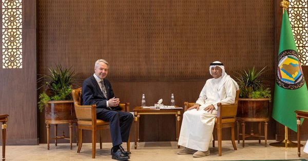 الأمين العام لمجلس التعاون يستقبل المبعوث الشخصي للأمين العام للأمم المتحدة إلى السودان