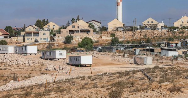 سموتريتش وآلاف المستوطنين يقتحمون مقاما دينيا شمال الضفة