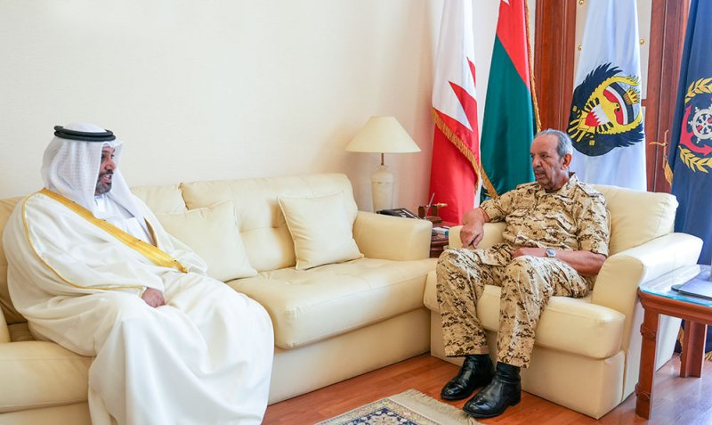 القائد العام لقوة دفاع البحرين يستقبل وزير المالية والاقتصاد الوطني