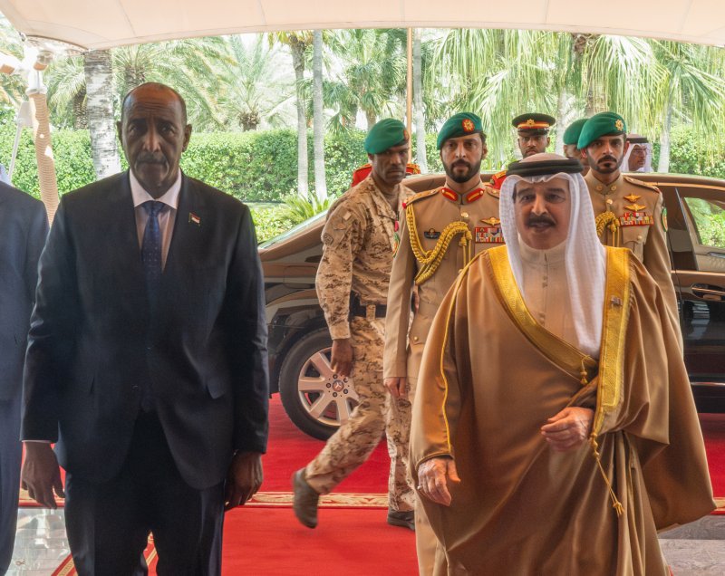 جلالة الملك المعظم يستقبل رئيس مجلس السيادة الانتقالي بجمهورية السودان