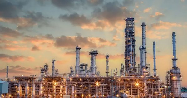 طاقة تكرير النفط العالمية عند أدنى مستوى في سنوات بسبب الحرب