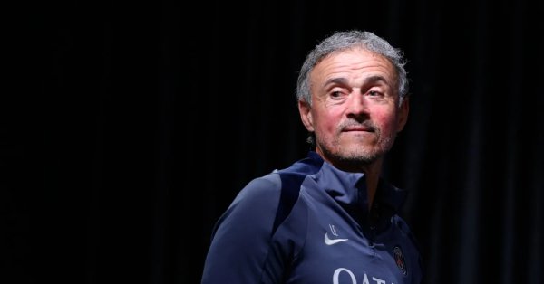 لويس إنريكي يشيد بعقلية باريس سان جيرمان عقب حسم لقب الدوري