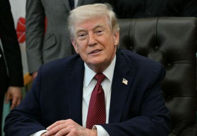 ترامب يزيد استثماراته في "أبل" قبل زيارته إلى الصين