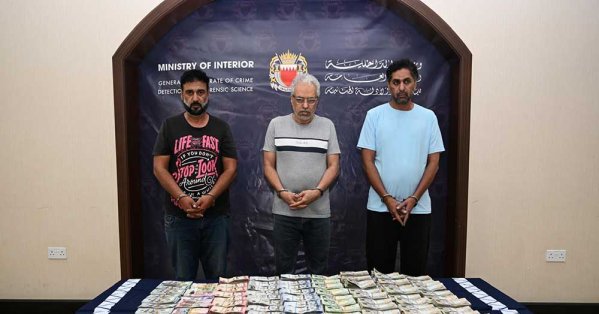 في أقل من 10 ساعات ... المباحث والأدلة الجنائية : القبض على 3 أشخاص سرقوا مبالغ نقدية من شركة للصرافة تقدر بـ 600 ألف دينار