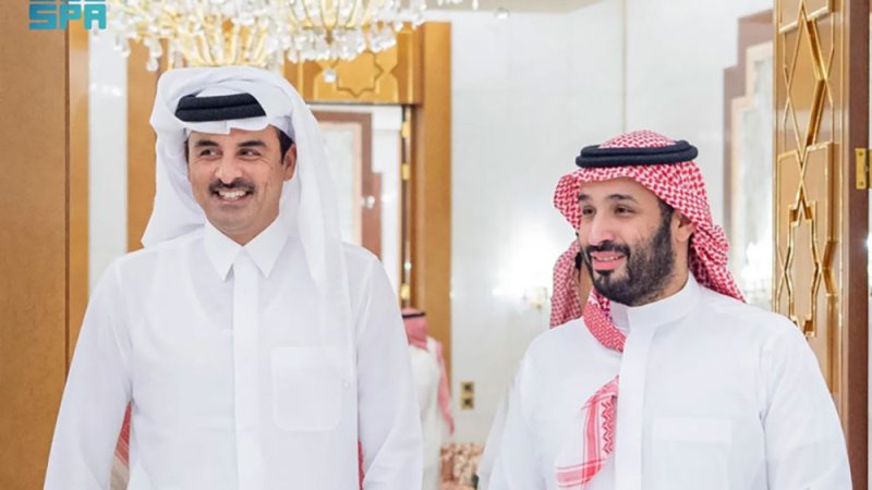 ولي العهد السعودي وأمير قطر يناقشان التعاون المشترك وتطورات المنطقة