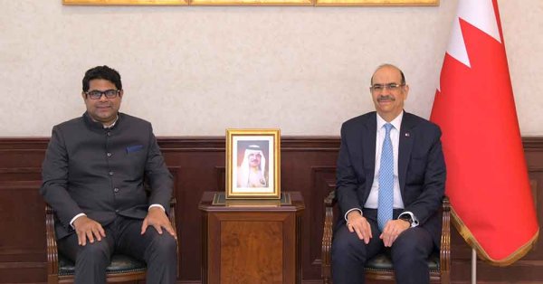 وزير العمل ووزير الشؤون القانونية يستقبل سفير جمهورية الهند لدى مملكة البحرين