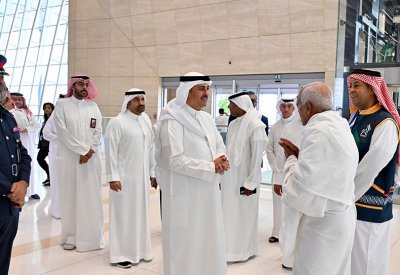 وزير العدل والشؤون الإسلامية والأوقاف يودع أولى أفواج الحجاج بمطار البحرين الدولي
