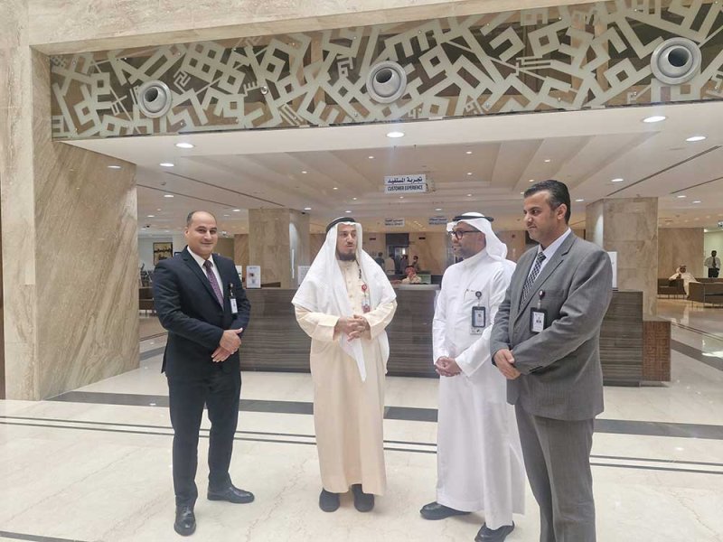 رئيس بعثة مملكة البحرين للحج يتفقد الحملات البحرينية وخدمات الرعاية الصحية في المدينة المنورة