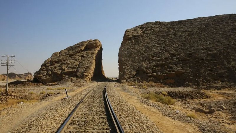وزير: نسعى لإدراج لبنان في شبكة السكك الحديدية بين السعودية وسوريا وتركيا