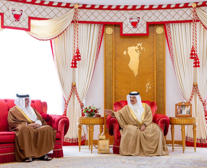 الملك المعظم يثني على الدور الكبير والمشرف لقوة الدفاع والحرس الوطني والجهات الأمنية في التصدي للاعتداءات الإيرانية الآثمة