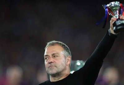رسمياً.. برشلونة يجدد عقد فليك