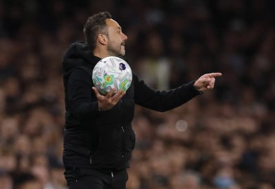 دي زيربي يدعو لاعبي توتنهام لاستغلال سخرية الجميع كدافع للبقاء بالدوري