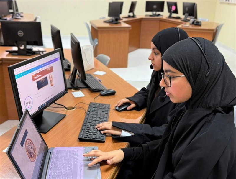 مريم وعلياء تتألقان بتقديم برنامج إذاعة اللغة الإنجليزية بمدرسة الدراز
