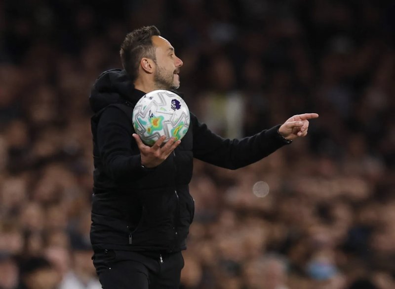 دي زيربي يدعو لاعبي توتنهام لاستغلال سخرية الجميع كدافع للبقاء بالدوري