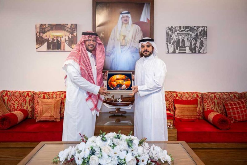 سفير مملكة البحرين في الرياض يستقبل المدير التنفيذي لبرنامج الخليج العربي للتنمية