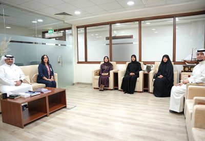 الرئيس التنفيذي للمستشفيات الحكومية تستقبل وفدًا من جمعية الصم البحرينية