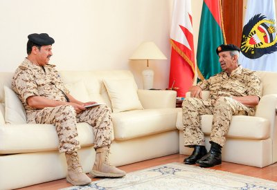 القائد العام لقوة دفاع البحرين يستقبل الأمين المساعد للشؤون العسكرية بمجلس التعاون الخليجي