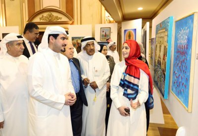محافظ العاصمة يفتتح معرض «حب وولاء» بمشاركة نخبة من الفنانين البحرينيين