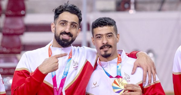 الطائرة البحرينية تجتاز الأجواء القطرية بسلام وتعانق الذهب بسماء الدوحة