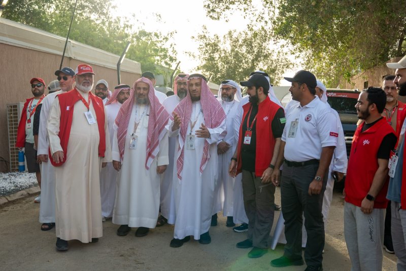 رئيس بعثة مملكة البحرين للحج فضيلة الشيخ عدنان القطان يتفقد جاهزية حملة المواسم في عرفة