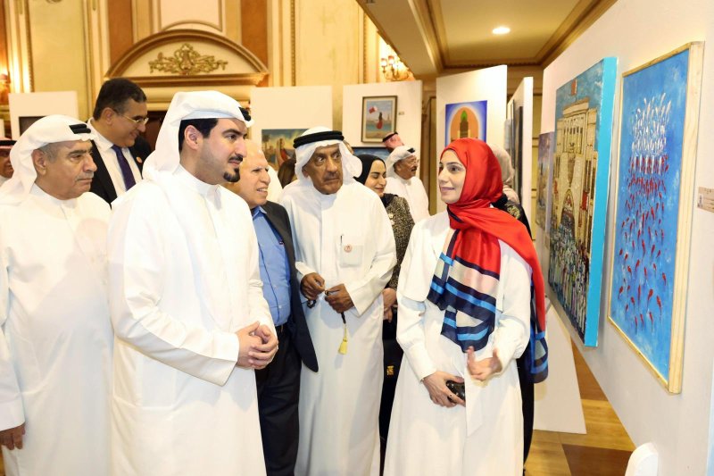محافظ العاصمة يفتتح معرض «حب وولاء» بمشاركة نخبة من الفنانين البحرينيين