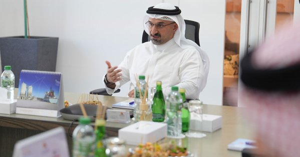 وزير الصناعة والتجارة يقوم بجولة تفقدية في مدينة سلمان الصناعية ويزور مجموعة شركات المملكة التابعة لشركة 