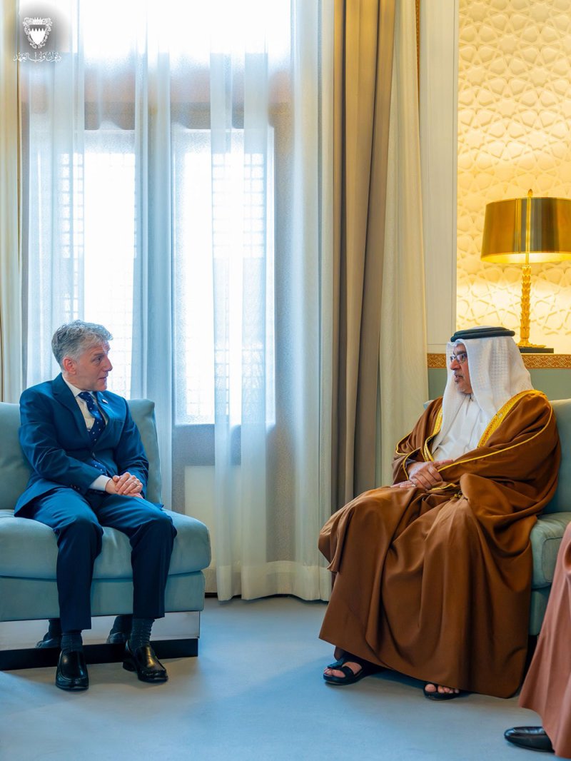 سمو ولي العهد رئيس مجلس الوزراء يلتقي سفير المملكة المتحدة لدى مملكة البحرين