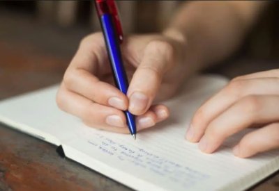 طريقتك في الكتابة مؤشر على القدرات المعرفية.. العلم يؤكد